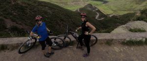 En bicicletas por la cuesta del obispo