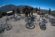 En bicicletas por la cuesta del obispo