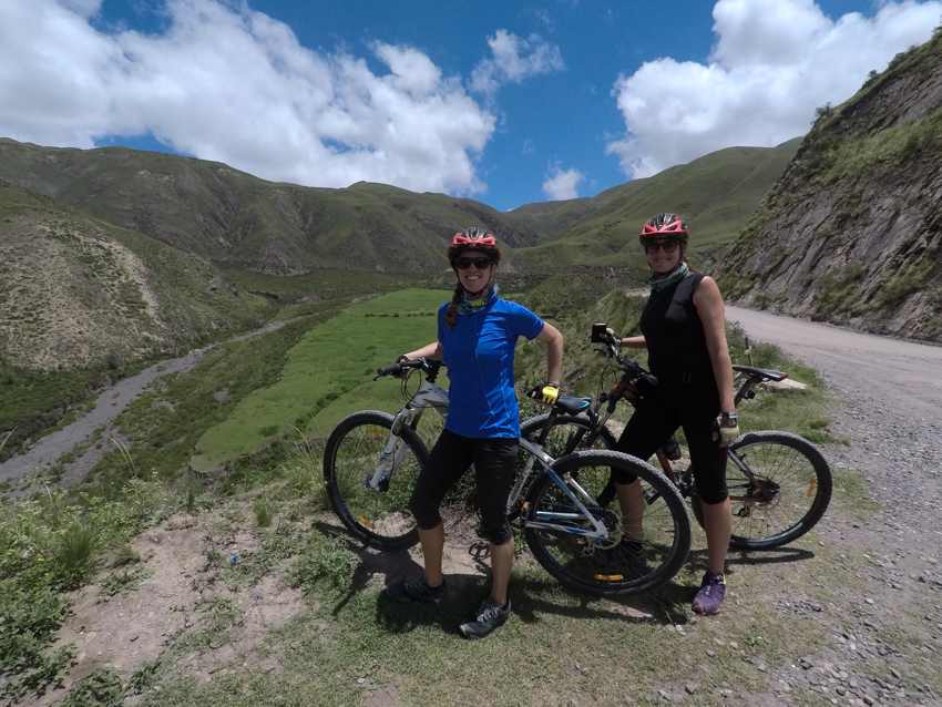 En bicicletas por la cuesta del obispo
