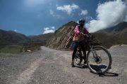 En bicicletas por la cuesta del obispo