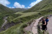 En bicicletas por la cuesta del obispo