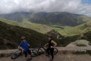 En bicicletas por la cuesta del obispo