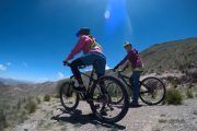 En bicicletas por la cuesta del obispo