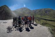 En bicicletas por la cuesta del obispo