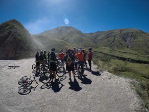 En bicicletas por la cuesta del obispo