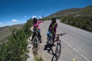 En bicicletas por la cuesta del obispo
