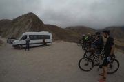 En bicicletas por la cuesta del obispo